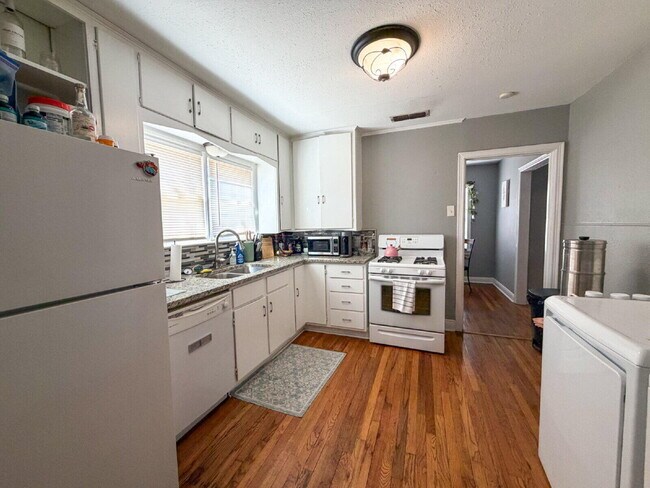 Building Photo - 2705 30th St