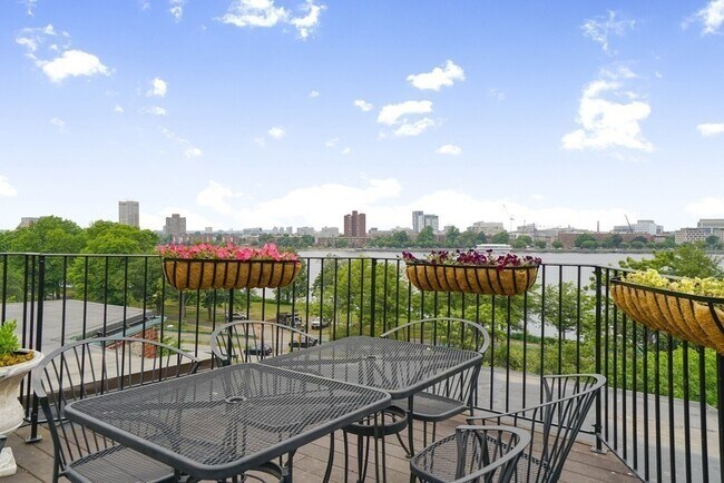 Building Photo - 31 Bay State Rd