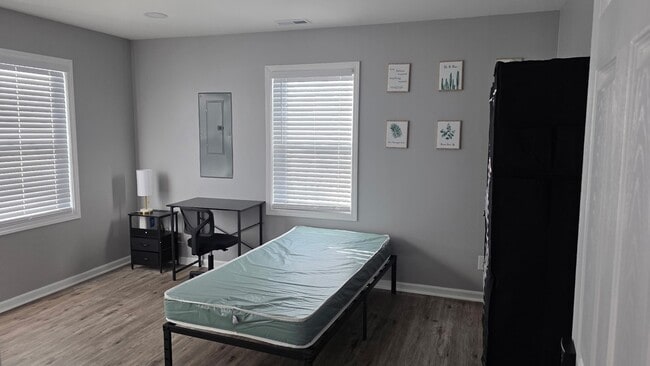 Building Photo - 4402 Saundralane Dr NW