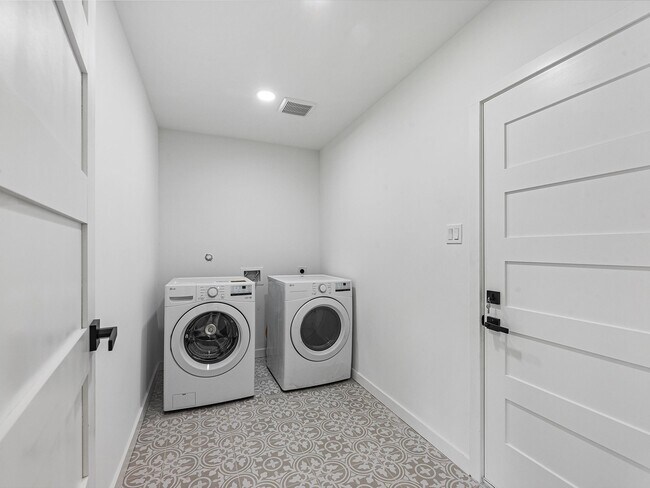 Building Photo - 1107 Stonecrest Dr