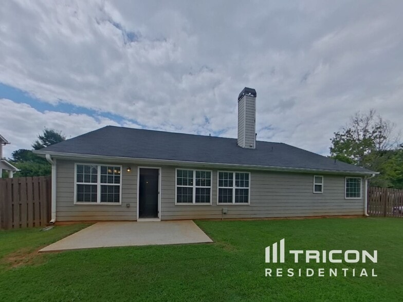 Building Photo - 247 Lantana Dr