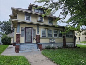 Building Photo - Beautiful 3-bedroom house available now