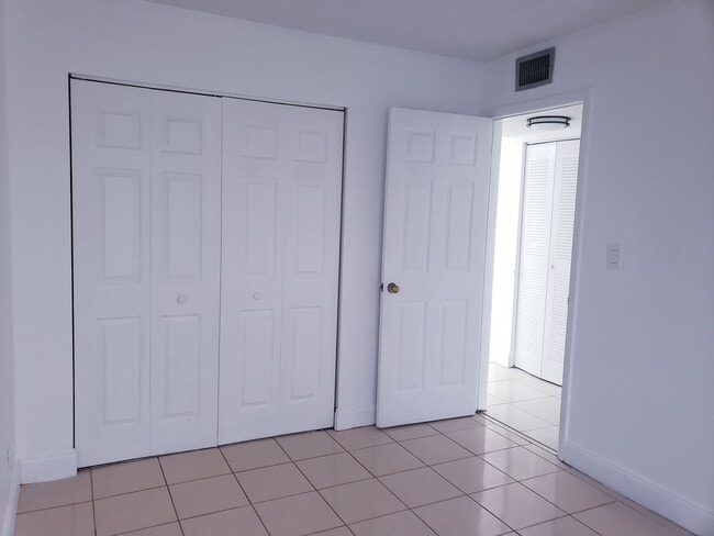 Building Photo - Spacious 2-bedroom apartment in Miramar