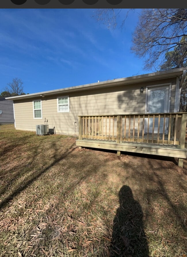 Building Photo - Cozy 3BR SFR • Full Kitchen Set • Patio in Durham