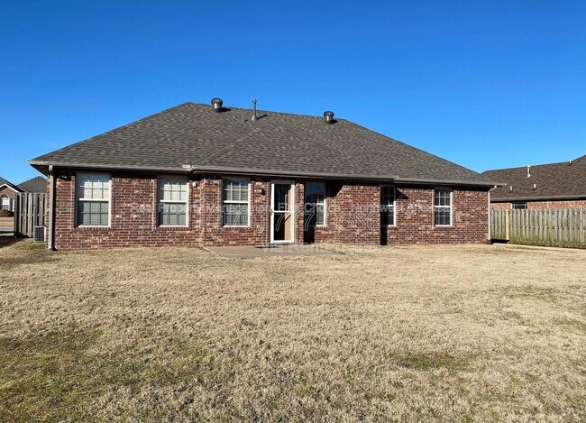 Building Photo - 320 Beasley Dr