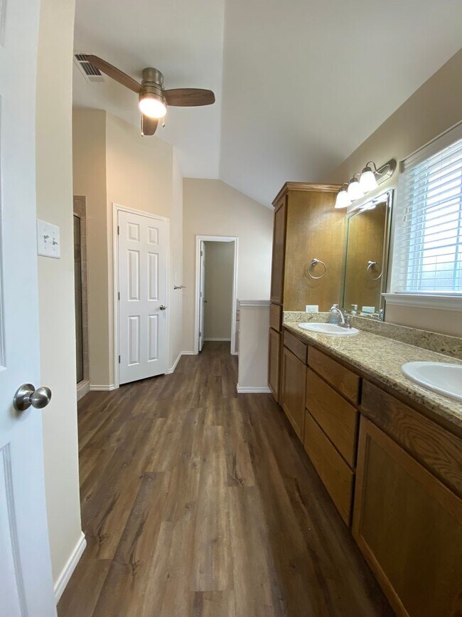 Building Photo - 5002 Scarlet Oak Dr