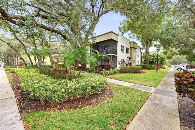 Building Photo - 3300 Fox Chase Cir