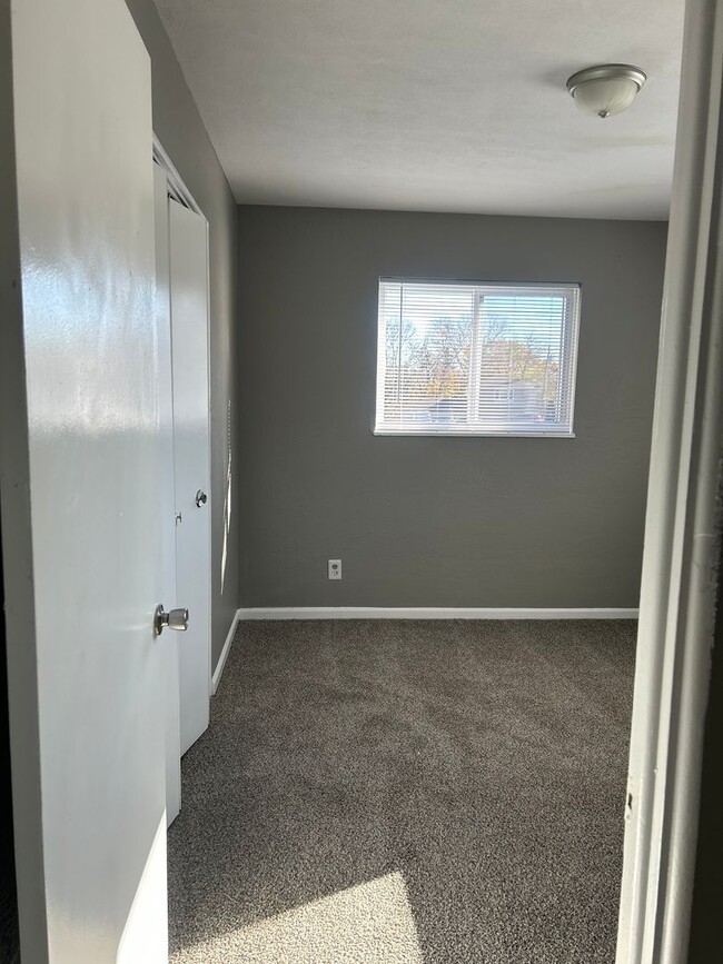 Building Photo - Forest Court Apartment Homes