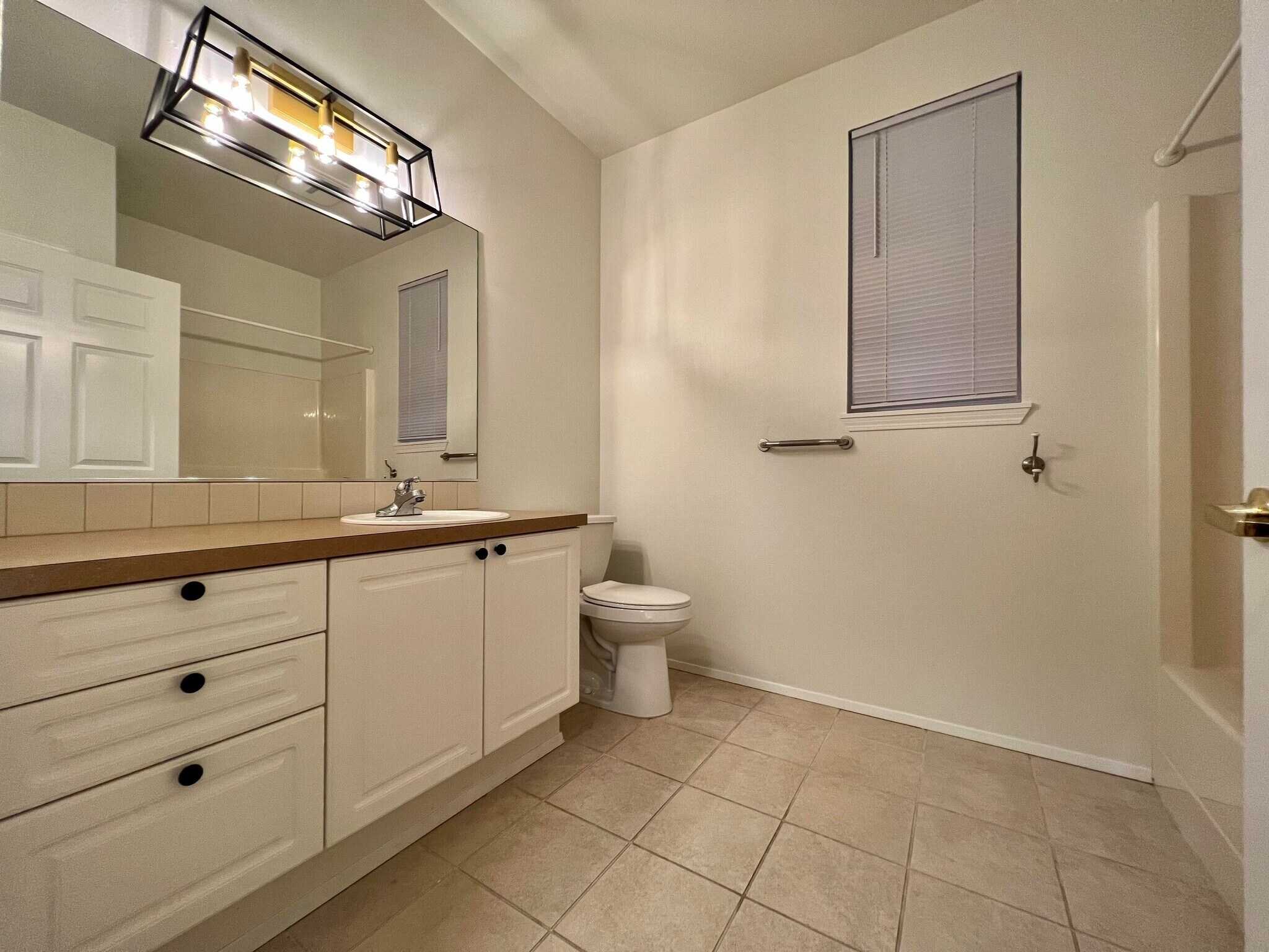 Building Photo - 12712 Admiralty Way