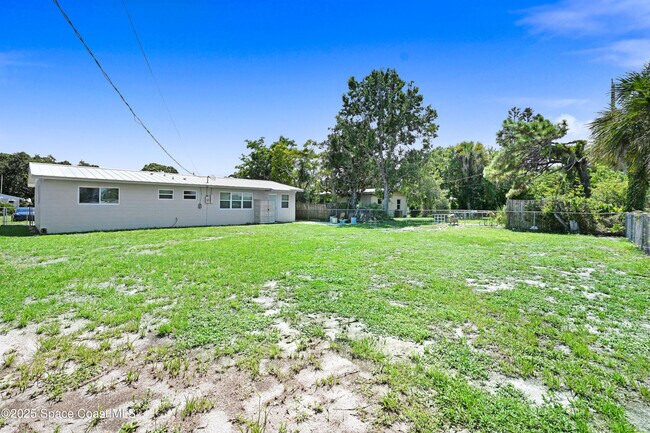 Building Photo - 702 Lund Cir
