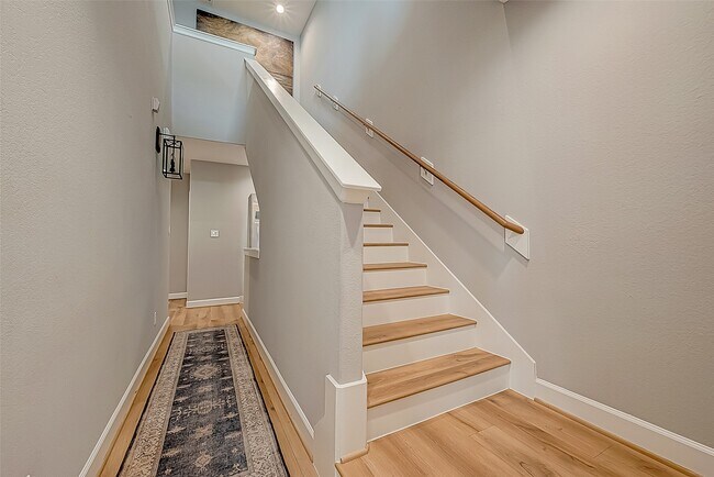 Building Photo - 909-A W 35th St