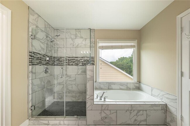 Building Photo - 315 Foe Creek Dr