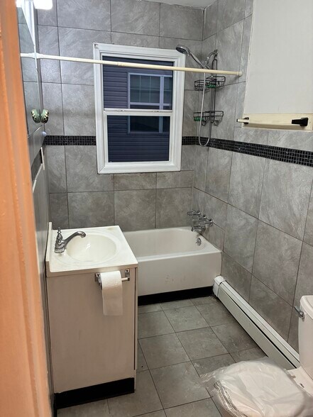 Building Photo - 722 Woodlawn Ave