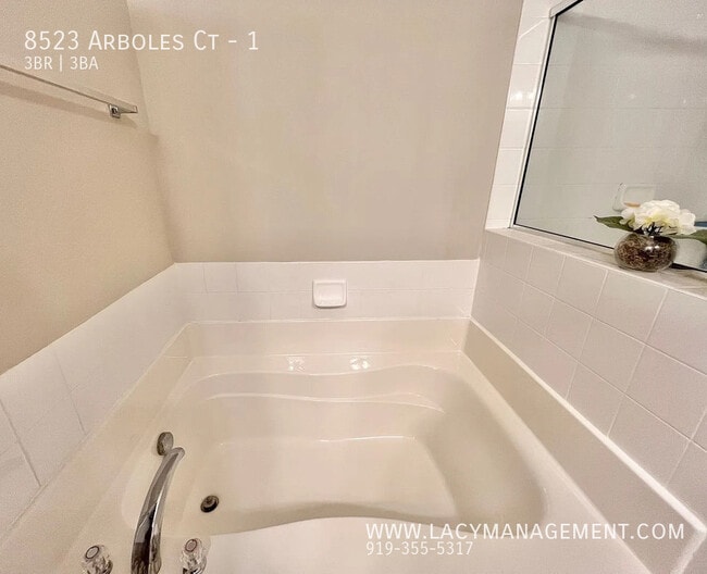 Building Photo - 8523 Arboles Ct