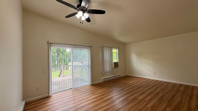Building Photo - 608 Duplex