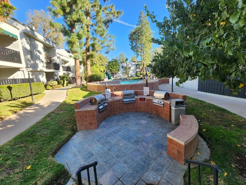 BBQ Area - 18645 Hatteras St