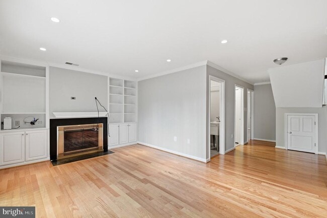 Building Photo - 6924 Mclean Park Manor Ct