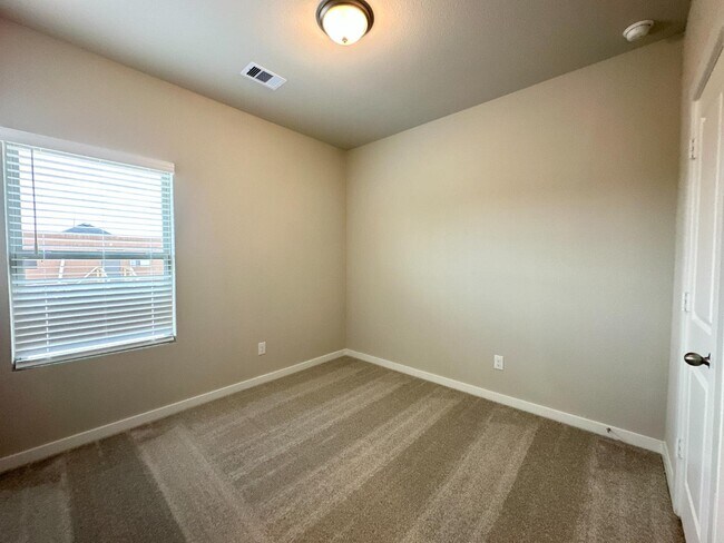 Building Photo - 12164 Ridge Top Dr