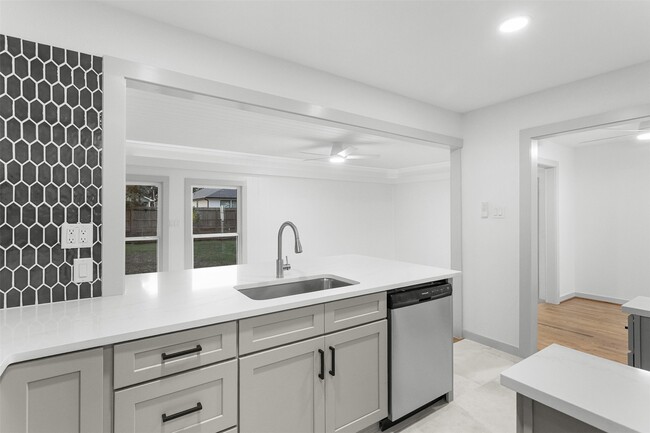 Building Photo - 2222 N Grand Blvd