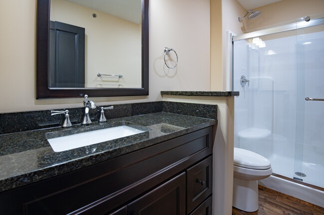 Building Photo - 433 W Railroad St