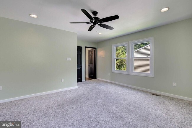 Building Photo - 5645 Battee Dr
