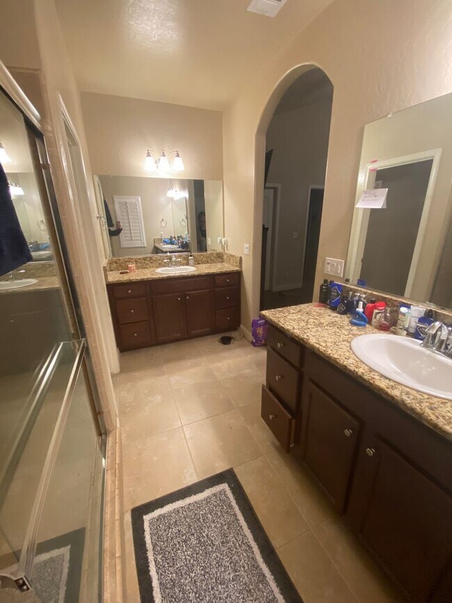 Building Photo - Move into Northwest Hanford and relax in your spa!