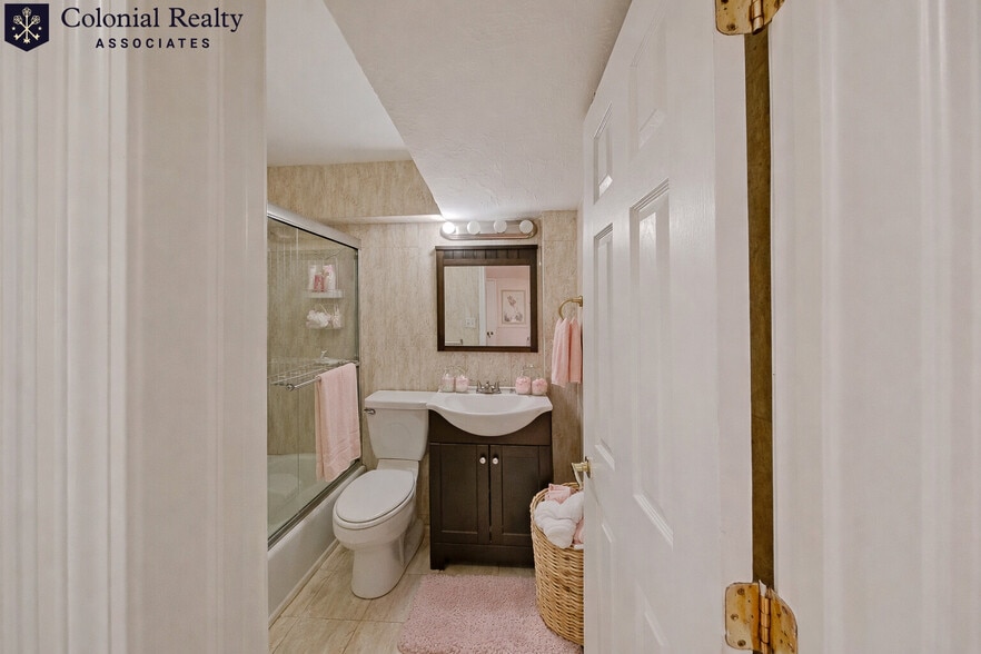 Building Photo - 73 Thatcher St