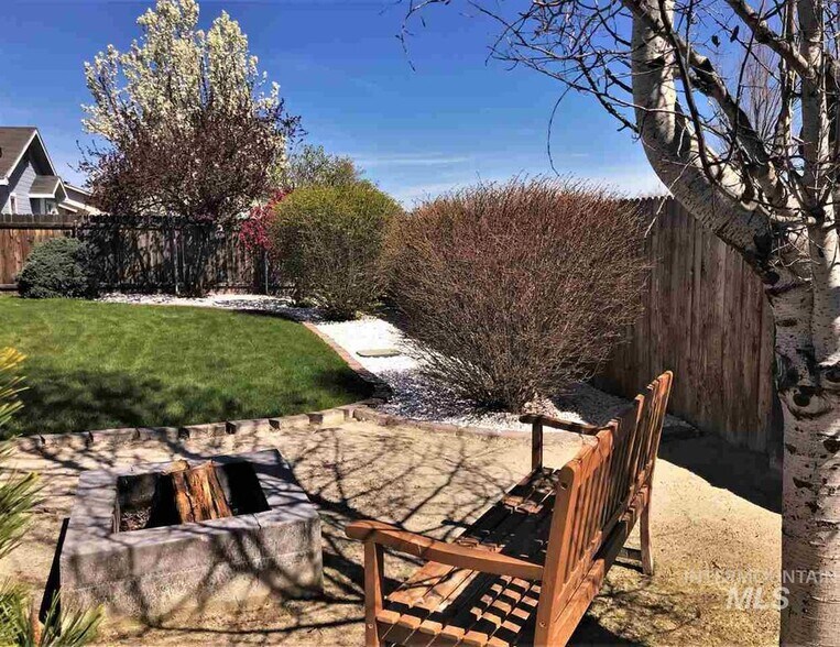 Building Photo - 5008 N Rothmans Ave