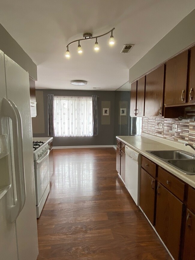 Building Photo - 7921 Knottingham Cir