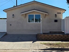 Building Photo - 906 Estelle Ave