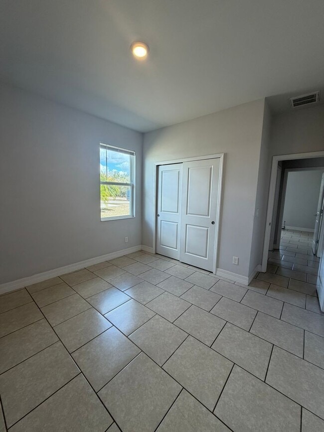 Building Photo - 1129 San Cristobal Ave