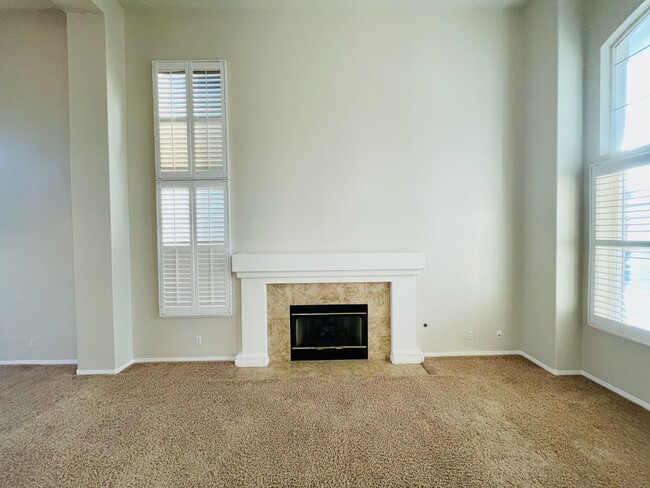 Building Photo - COMING SOON: Hardwood floors, freshly pain...