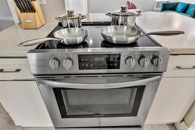 Building Photo - 10000 E Bay Harbor Dr