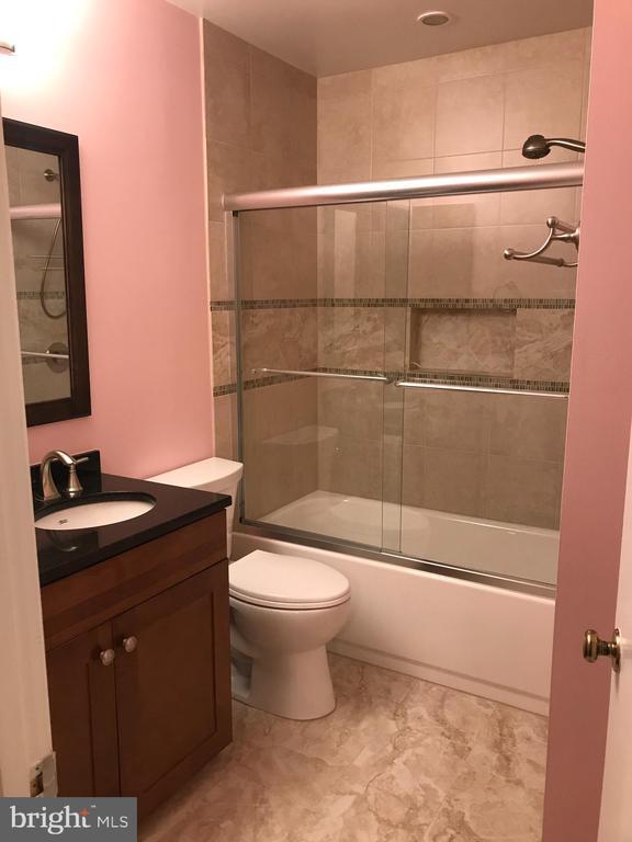 Building Photo - 10354 College Square