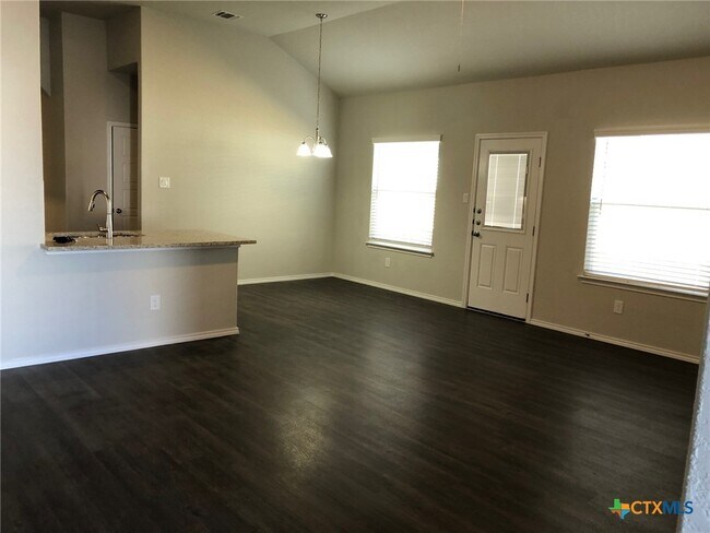 Building Photo - 635 Ashers Pl