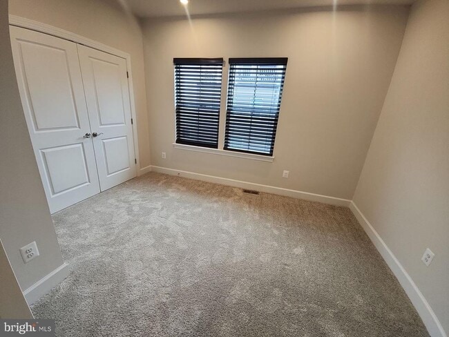 Building Photo - 6730 Belcrest Rd