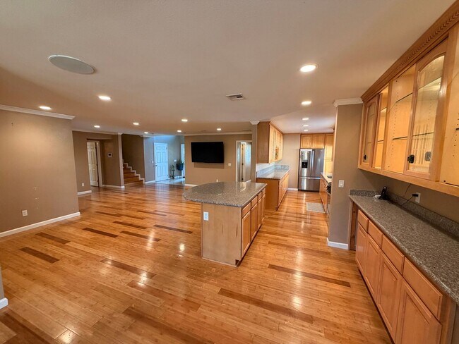 Building Photo - Unbelievable 4 Bed, 4 Bath House For Rent In Buena Park-Must See To Appreciate!