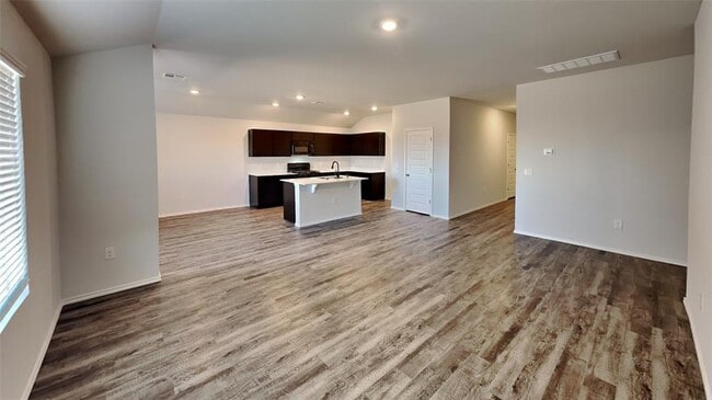Building Photo - 6009 Bradford Pear Ln