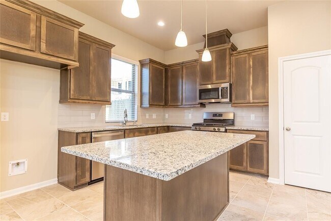 Building Photo - 5546 Sallow Bay Ln