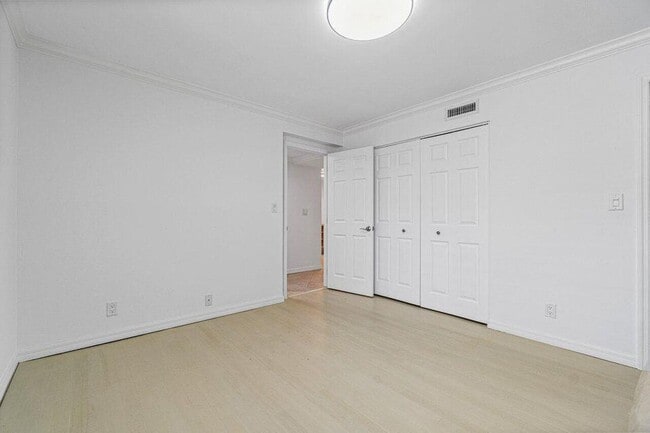 Building Photo - 8 Royal Palm Way