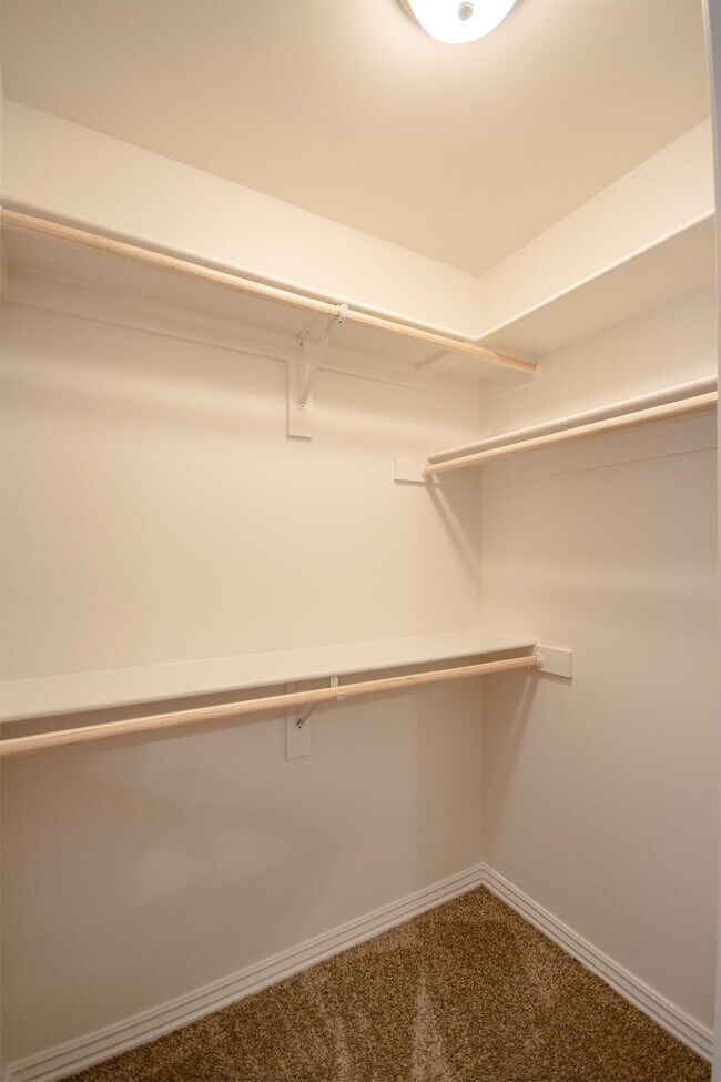 Building Photo - 635 N Keats Dr