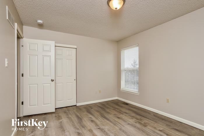 Building Photo - 206 Sunshine Dr
