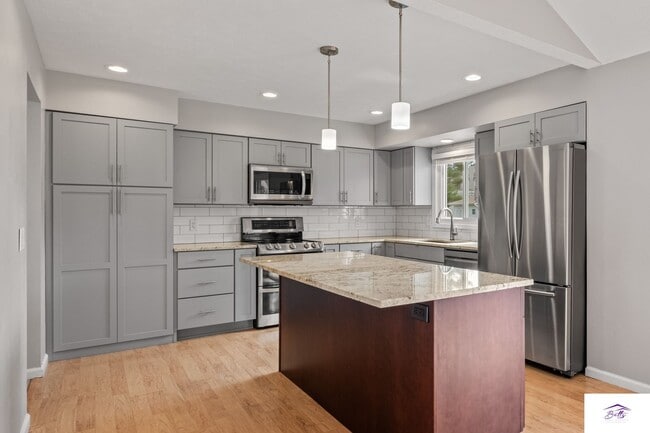 Building Photo - AVAILABLE NOW!