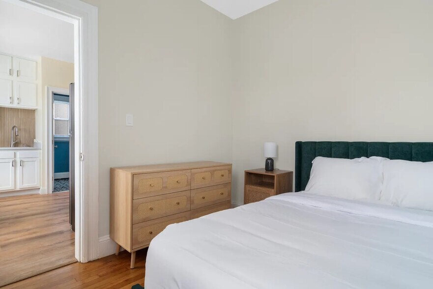 Building Photo - 87 Vernon St