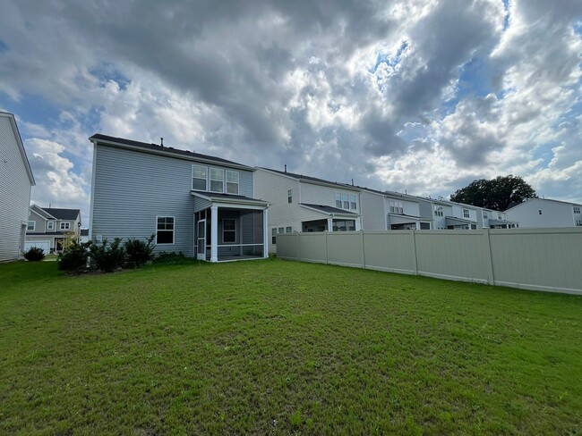 Building Photo - Newly Built 4BD, 3.5BA Zebulon Home with a First Floor Bedroom and Screened Patio in an HOA Commu...
