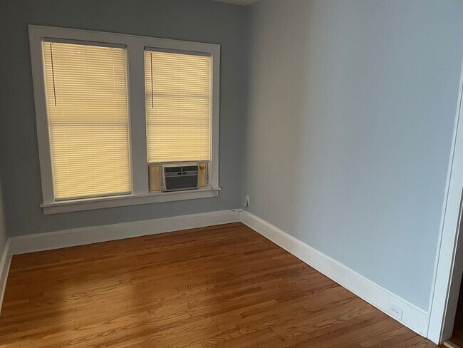 Building Photo - South Highlands Apartment, All Appliances ...
