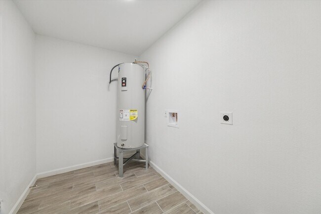 Building Photo - 5411 Logston Ln