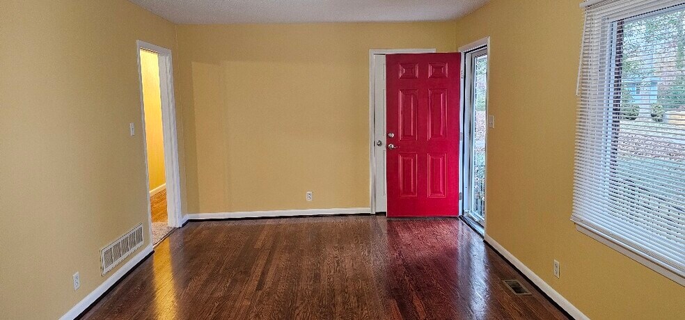 Living room - 2701 Patrick Rd