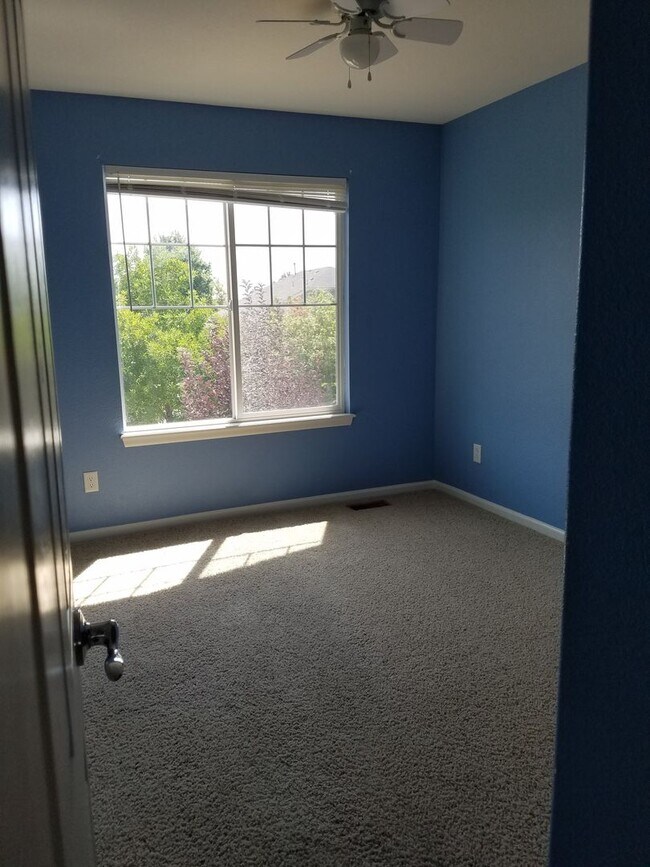 Building Photo - Tollgate Crossing 2 Story with 6 Bedrooms ...