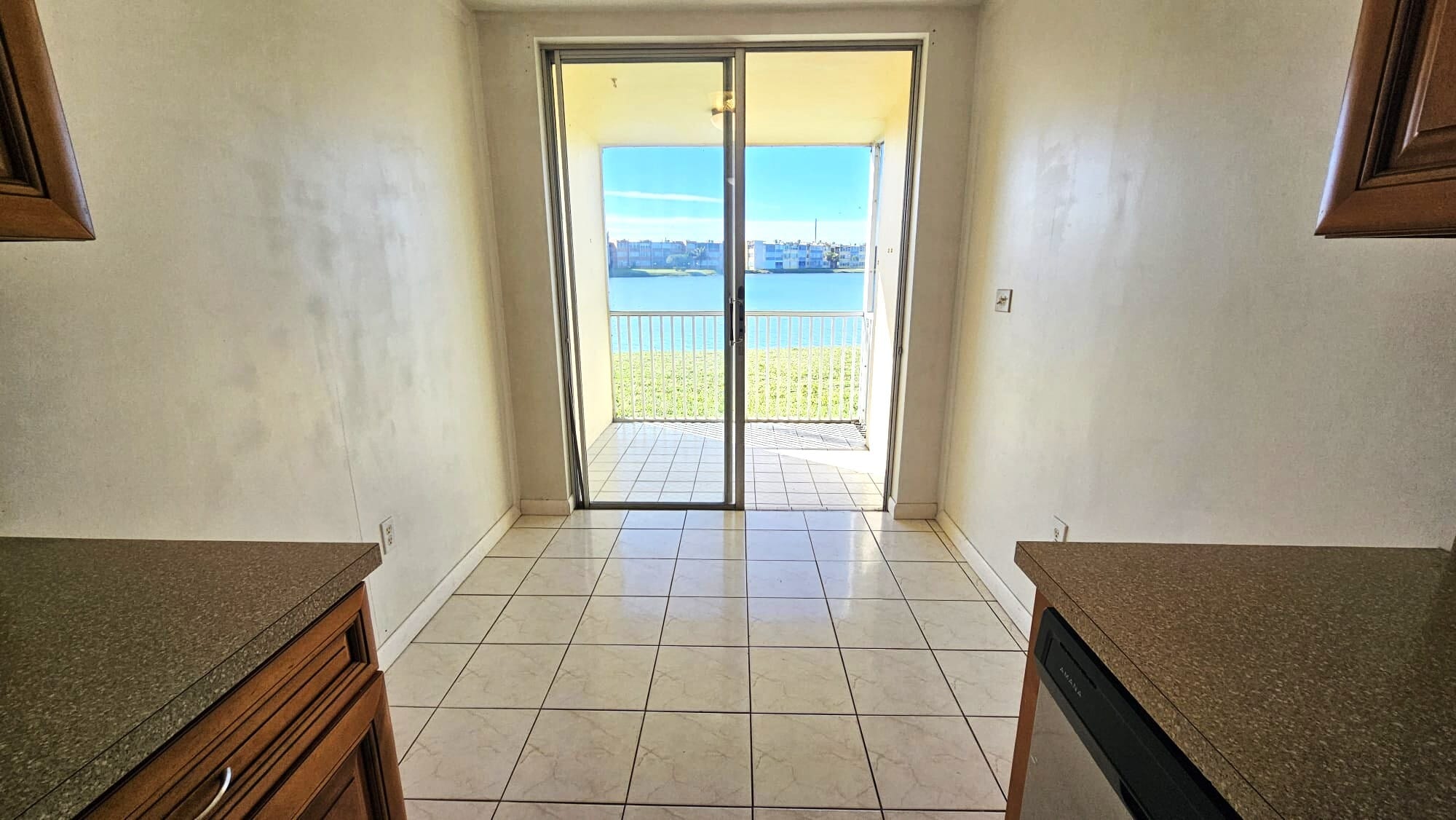 Building Photo - 1670 NE 191st St